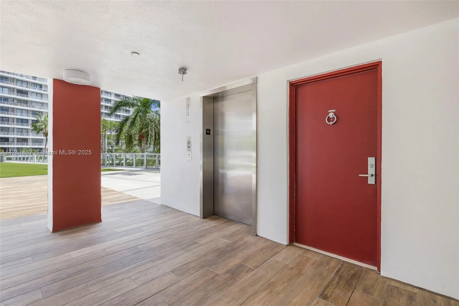 Miami, Florida 33129, United States, 2 Bedrooms Bedrooms, ,3 BathroomsBathrooms,Residential,Pending,77718