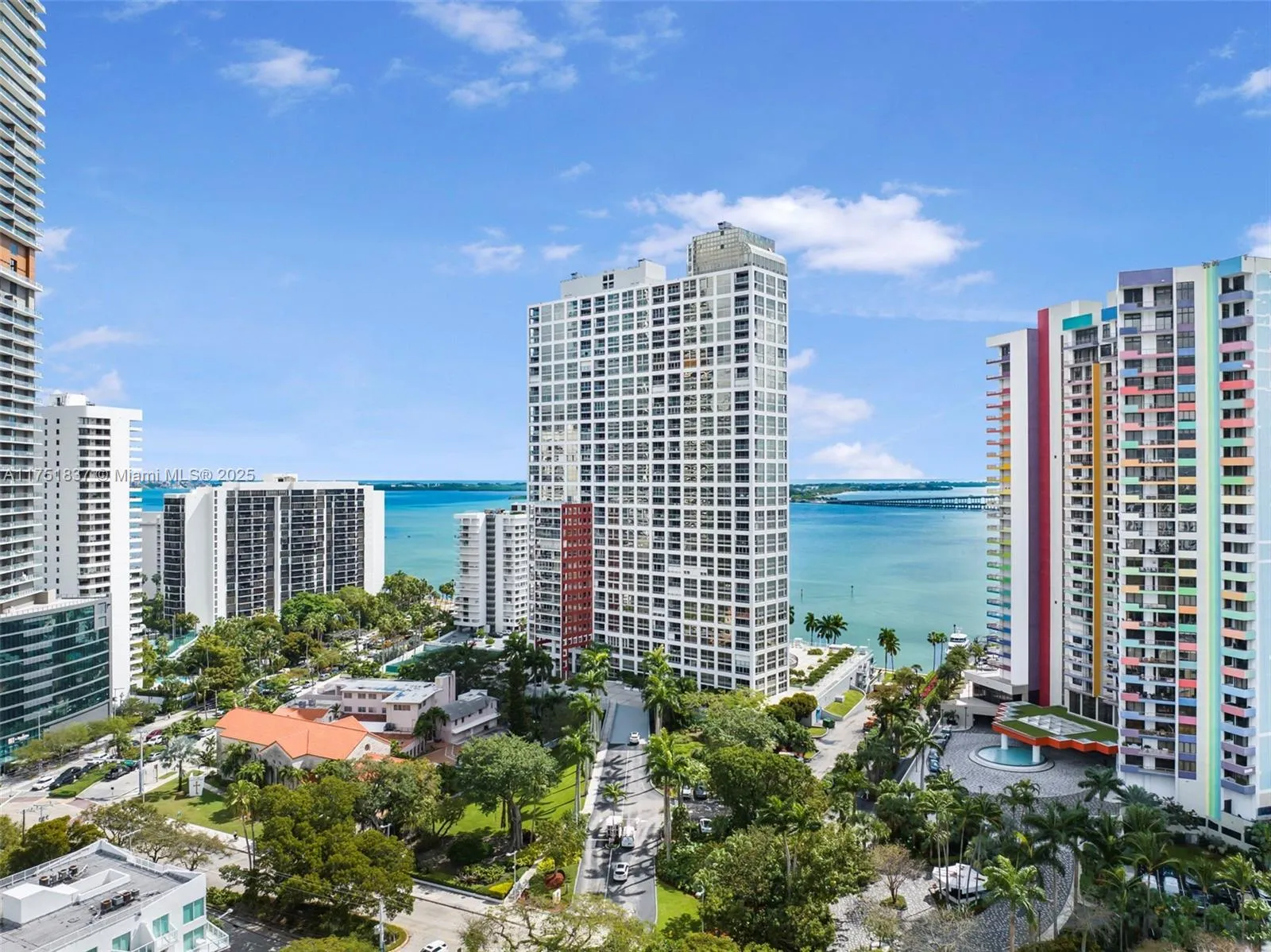 Miami, Florida 33129, United States, 2 Bedrooms Bedrooms, ,3 BathroomsBathrooms,Residential,Pending,77718