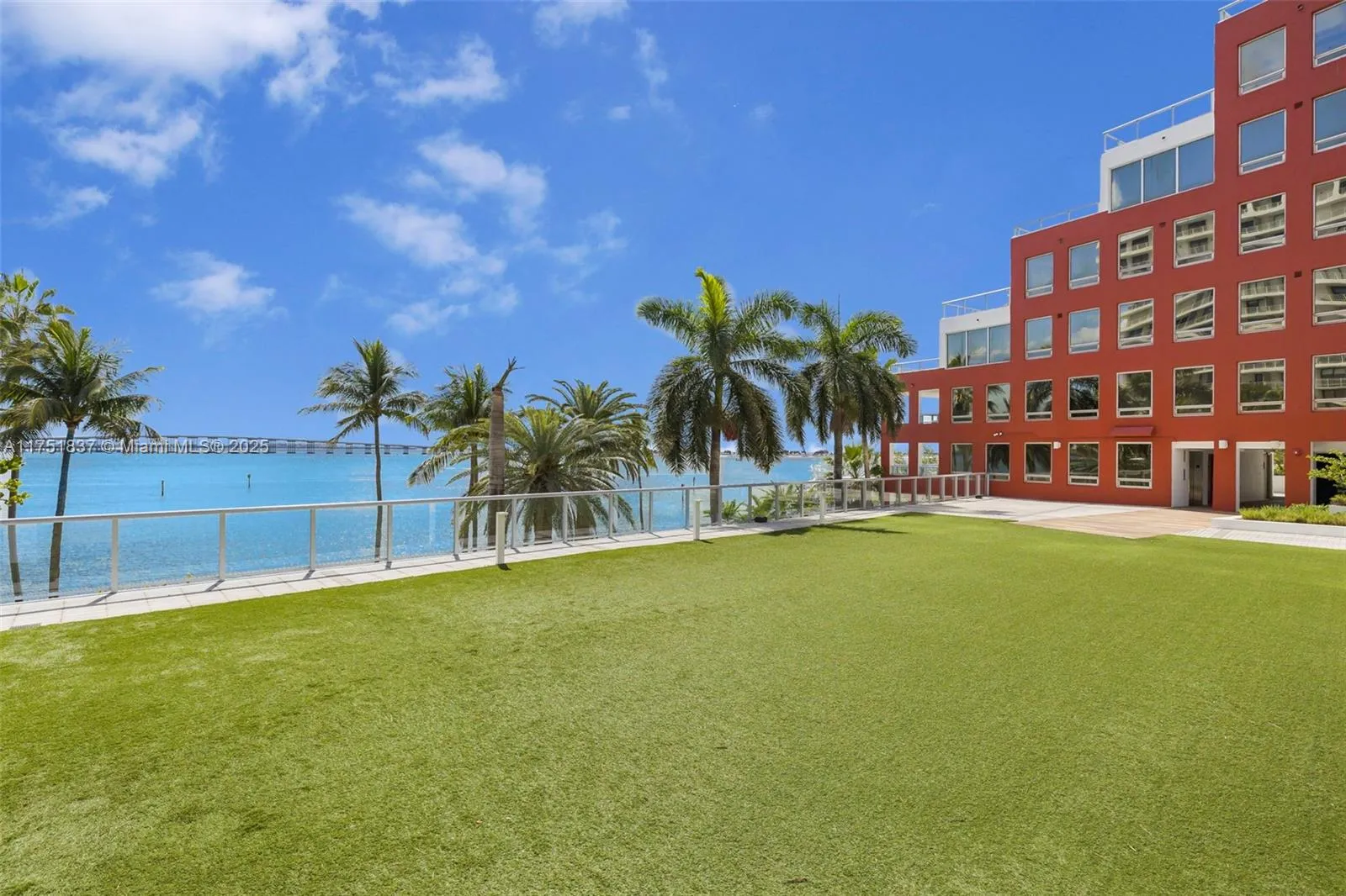 Miami, Florida 33129, United States, 2 Bedrooms Bedrooms, ,3 BathroomsBathrooms,Residential,Pending,77718