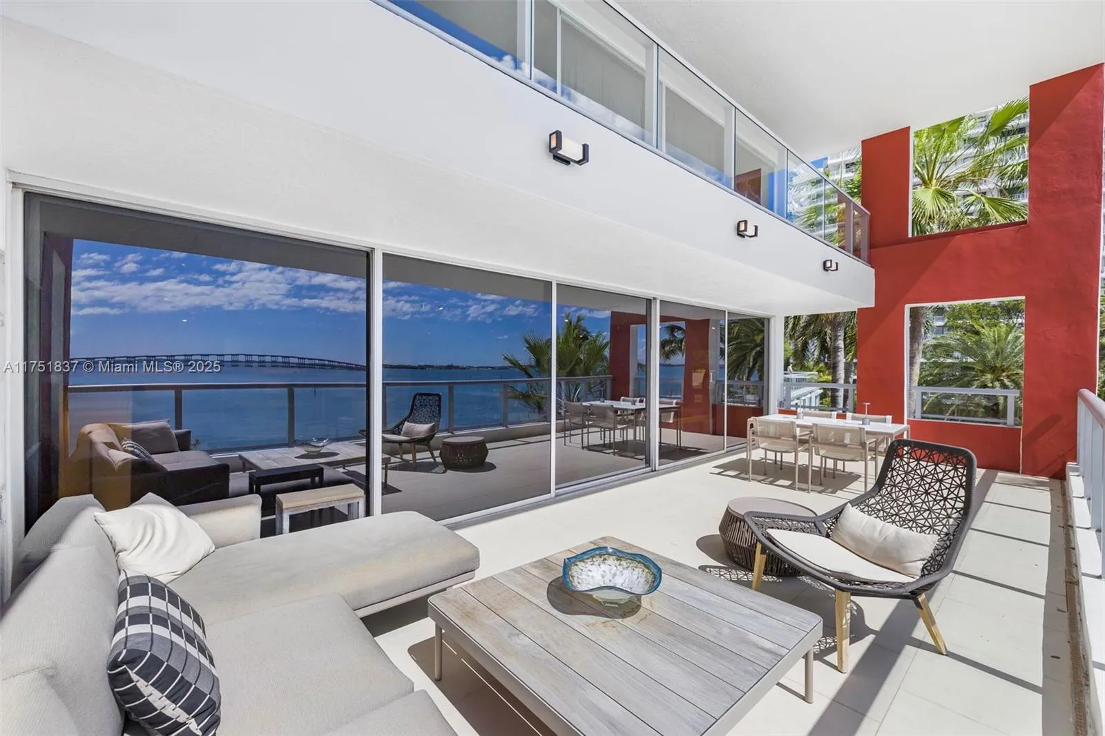 Miami, Florida 33129, United States, 2 Bedrooms Bedrooms, ,3 BathroomsBathrooms,Residential,Pending,77718