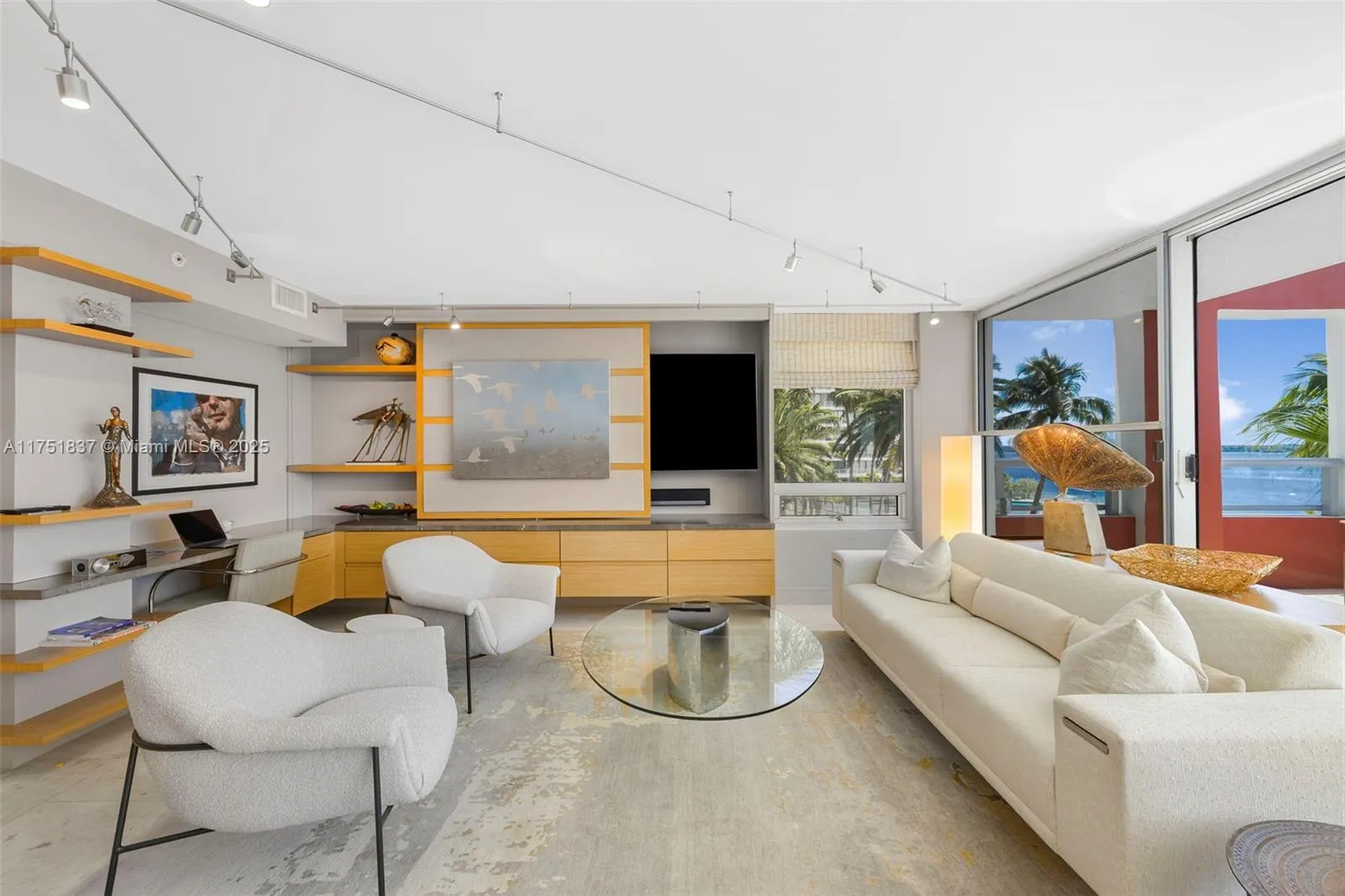 Miami, Florida 33129, United States, 2 Bedrooms Bedrooms, ,3 BathroomsBathrooms,Residential,Pending,77718