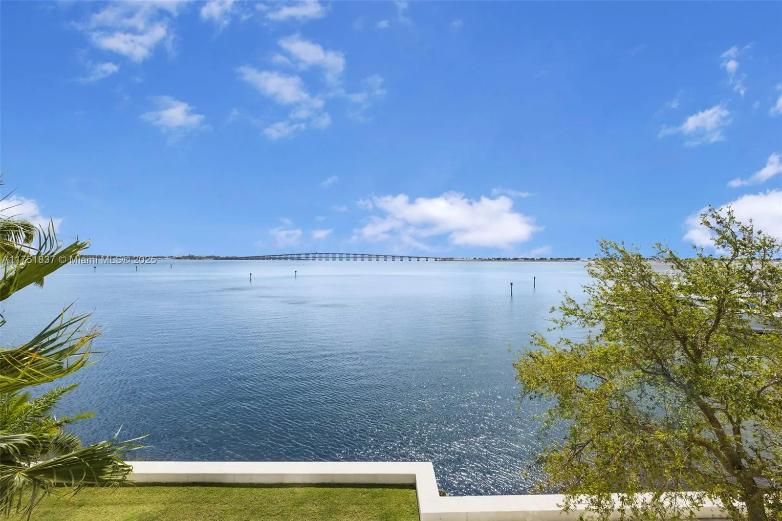 Miami, Florida 33129, United States, 2 Bedrooms Bedrooms, ,3 BathroomsBathrooms,Residential,Pending,77718