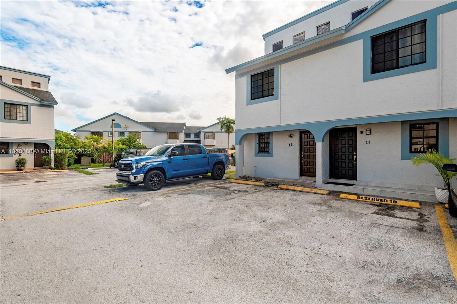 FULLY REMODELED 3/2.5 TOWNHOUSE VILLA! FULLY RENOVATED TO INCLUDE REMODELED BATHROOMS WITH RECTIFIED PORCELAIN TILE, NEW KITCHEN W/ QUARTZ COUNTER TOPS, NEW STAINLESS STEEL APPLAICES, NEW WASHER/DRYER. LOW HOA , PRIVATE YARD/PATIO. 2 ASSIGNED PARKINGS. THIS WILL GO FAST!