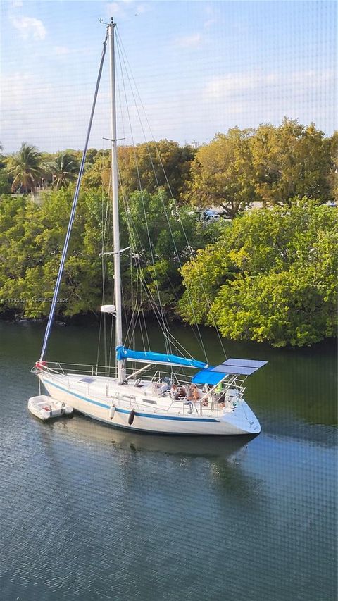 3401 N Country Club Dr 402 Aventura FL 33180