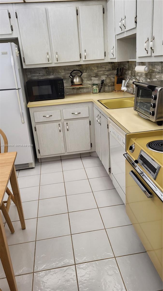 ENSENADA CONDO BLDG E-II - Residential