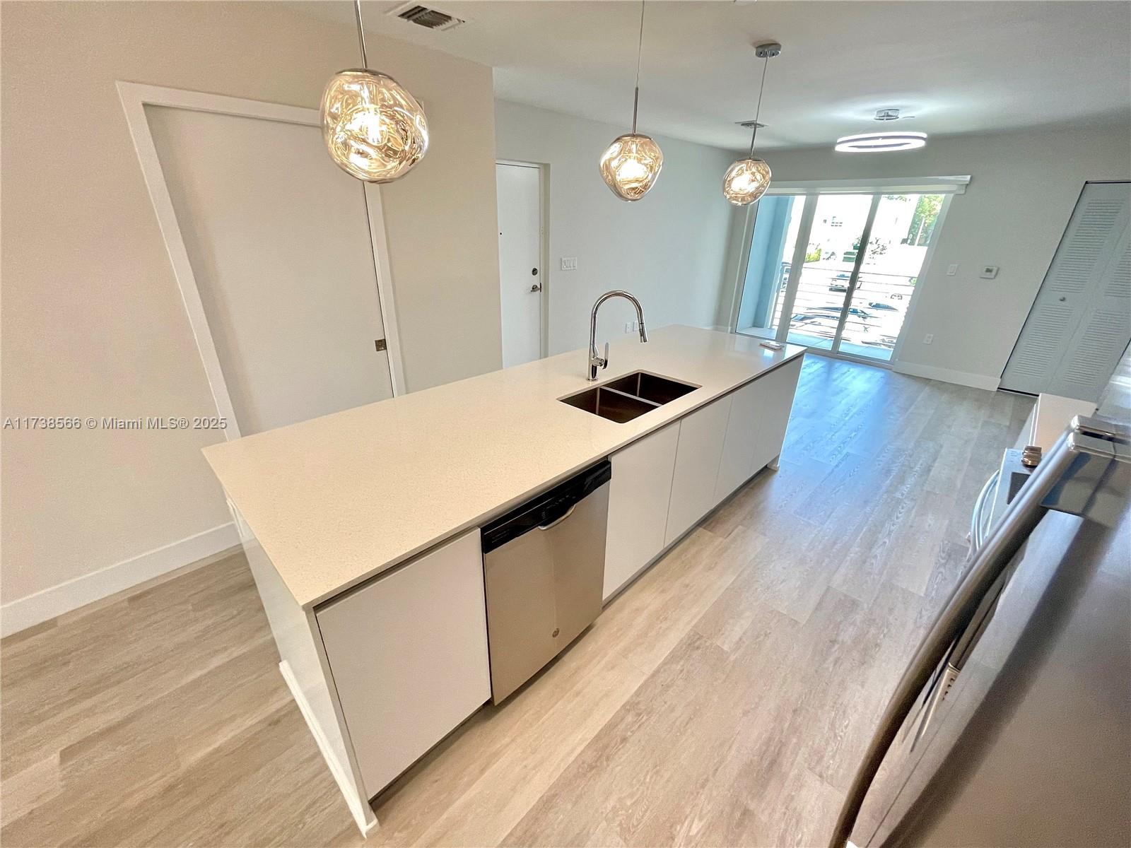 Property for Sale at 2535 Ne 193rd St 3212, Miami, Broward County, Florida - Bedrooms: 2 
Bathrooms: 3  - $463,500