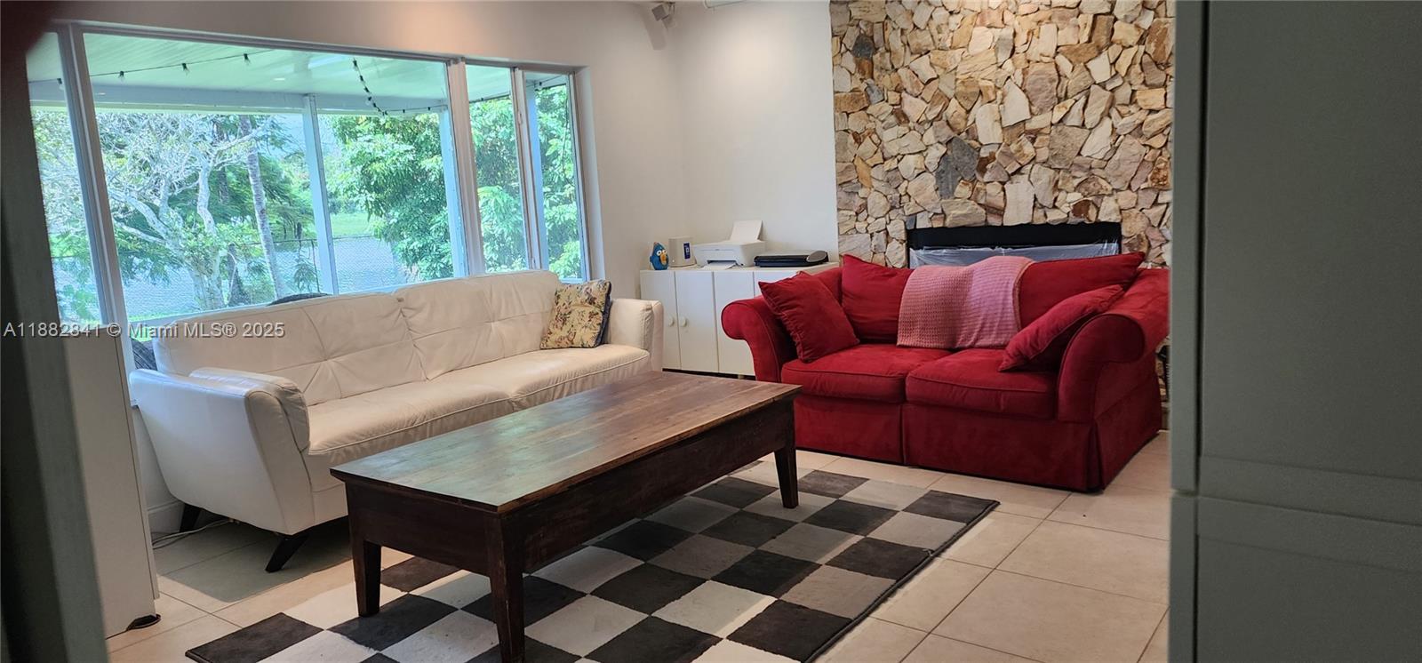 PINE LAKE - Residential Lease