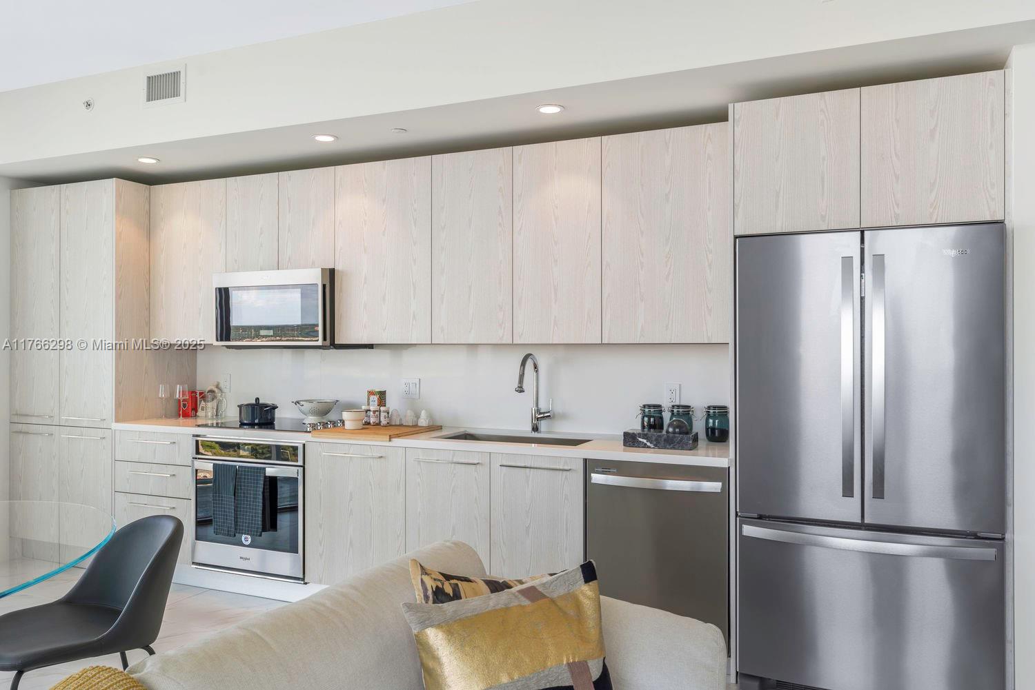 METROPICA NORTH TOWER ONE - Residential