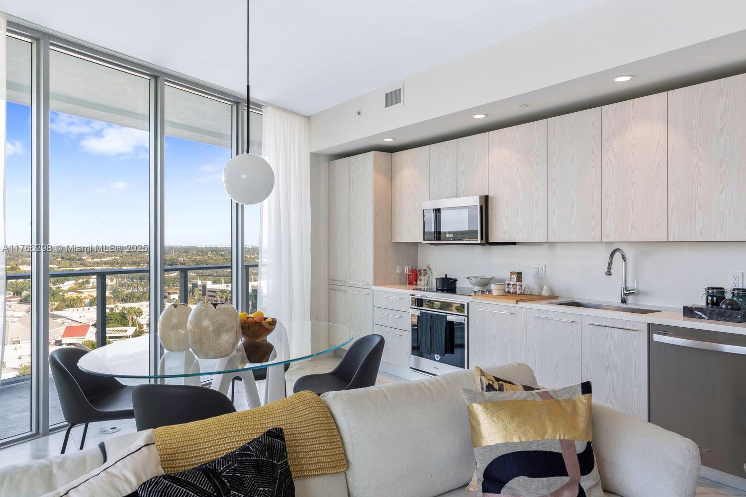 METROPICA NORTH TOWER ONE - Residential