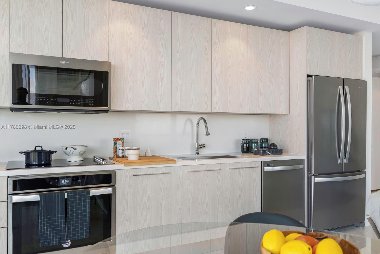 METROPICA NORTH TOWER ONE - Residential