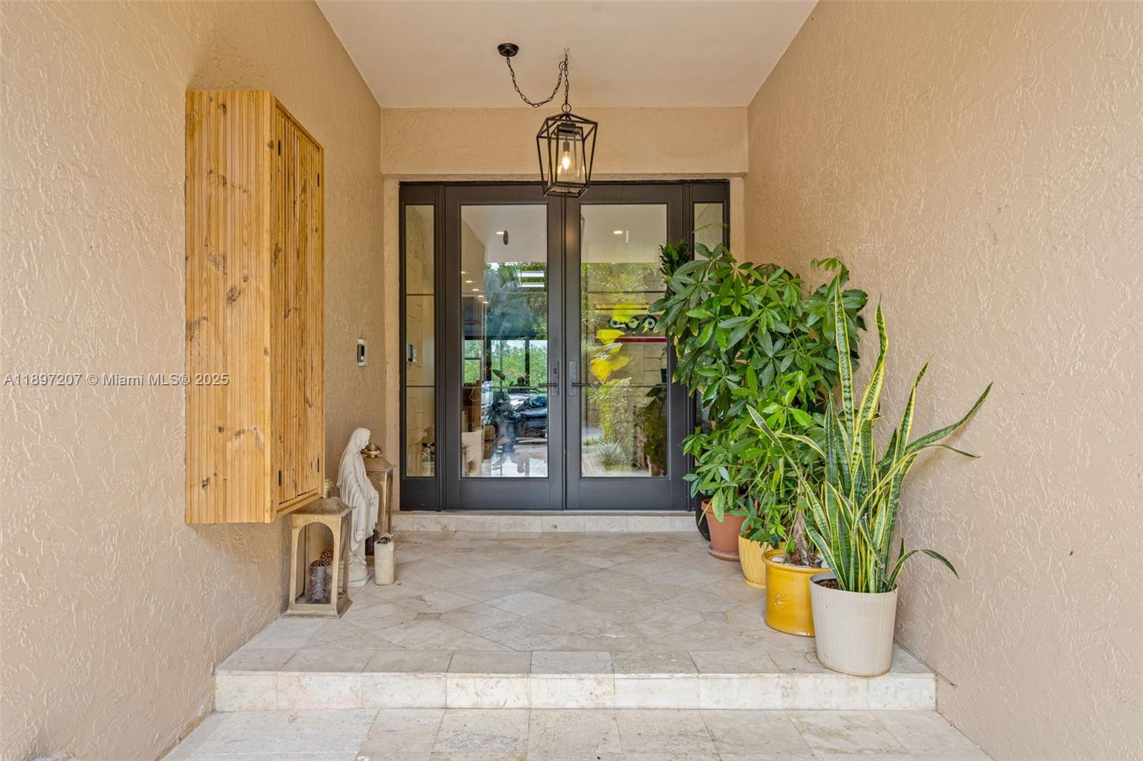 ROYAL HARBOUR YACHT CLUB - Residential Lease