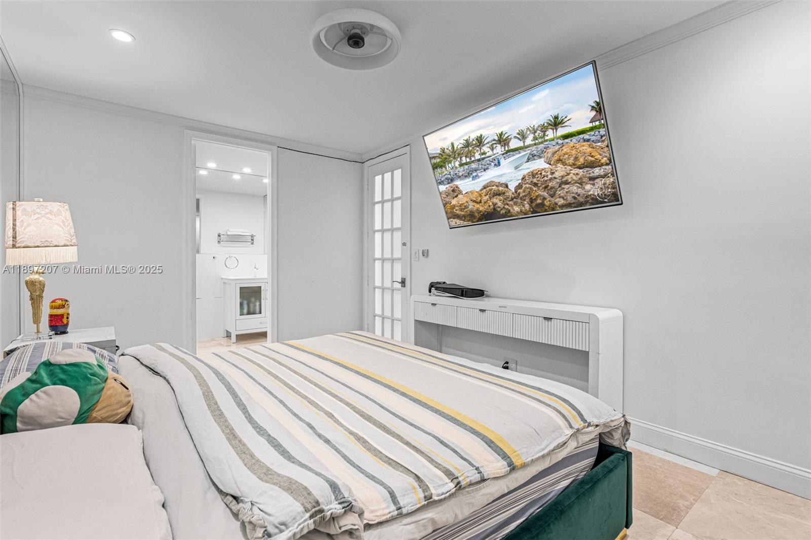 ROYAL HARBOUR YACHT CLUB - Residential Lease