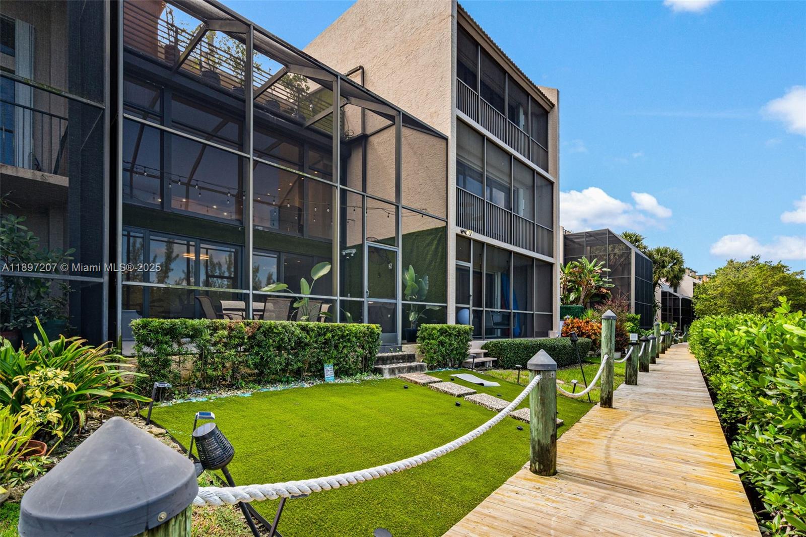 ROYAL HARBOUR YACHT CLUB - Residential Lease