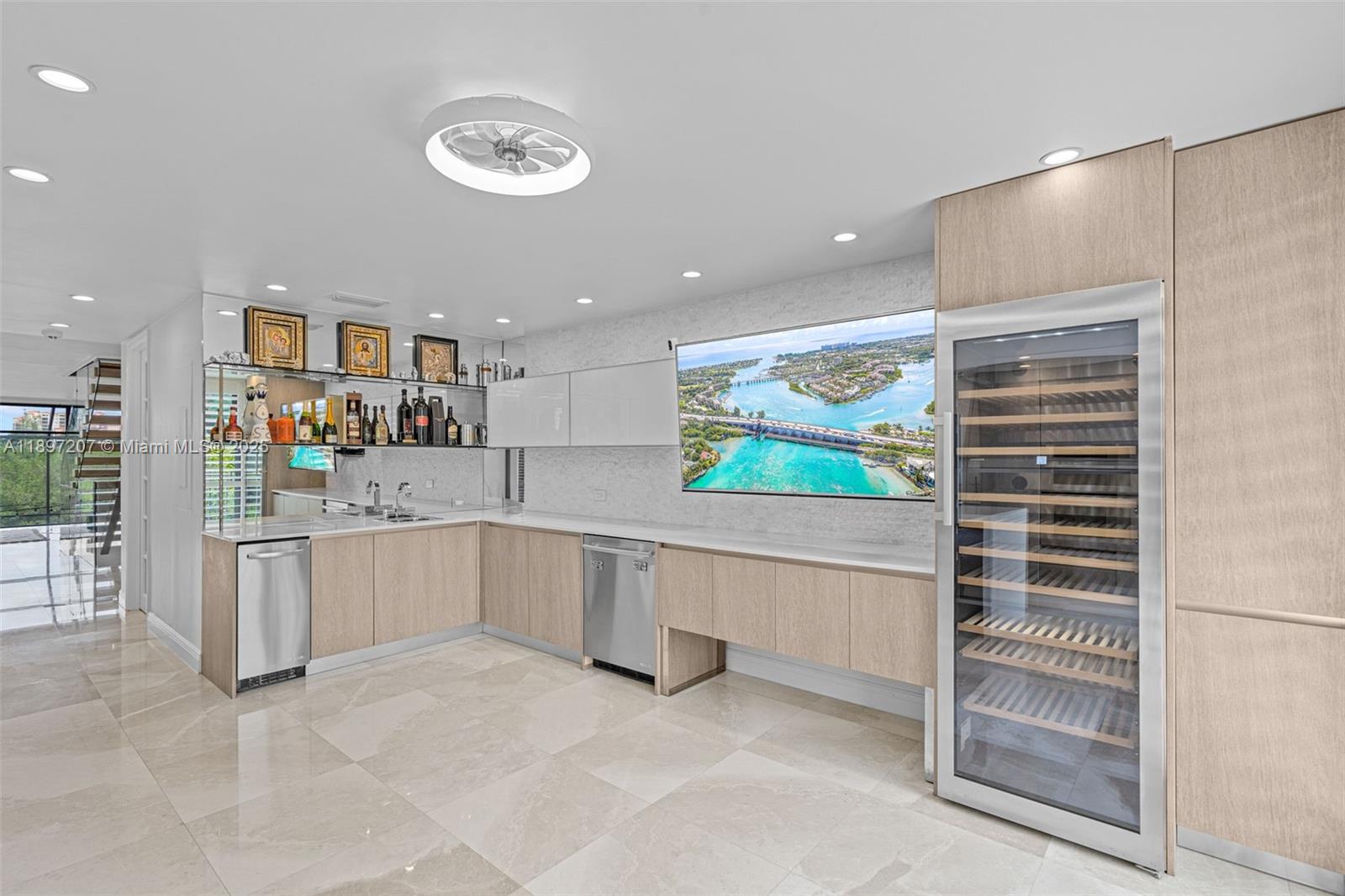 ROYAL HARBOUR YACHT CLUB - Residential Lease