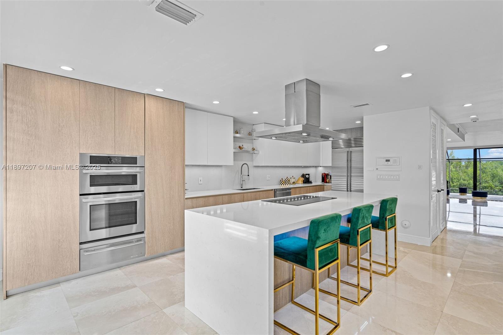 ROYAL HARBOUR YACHT CLUB - Residential Lease