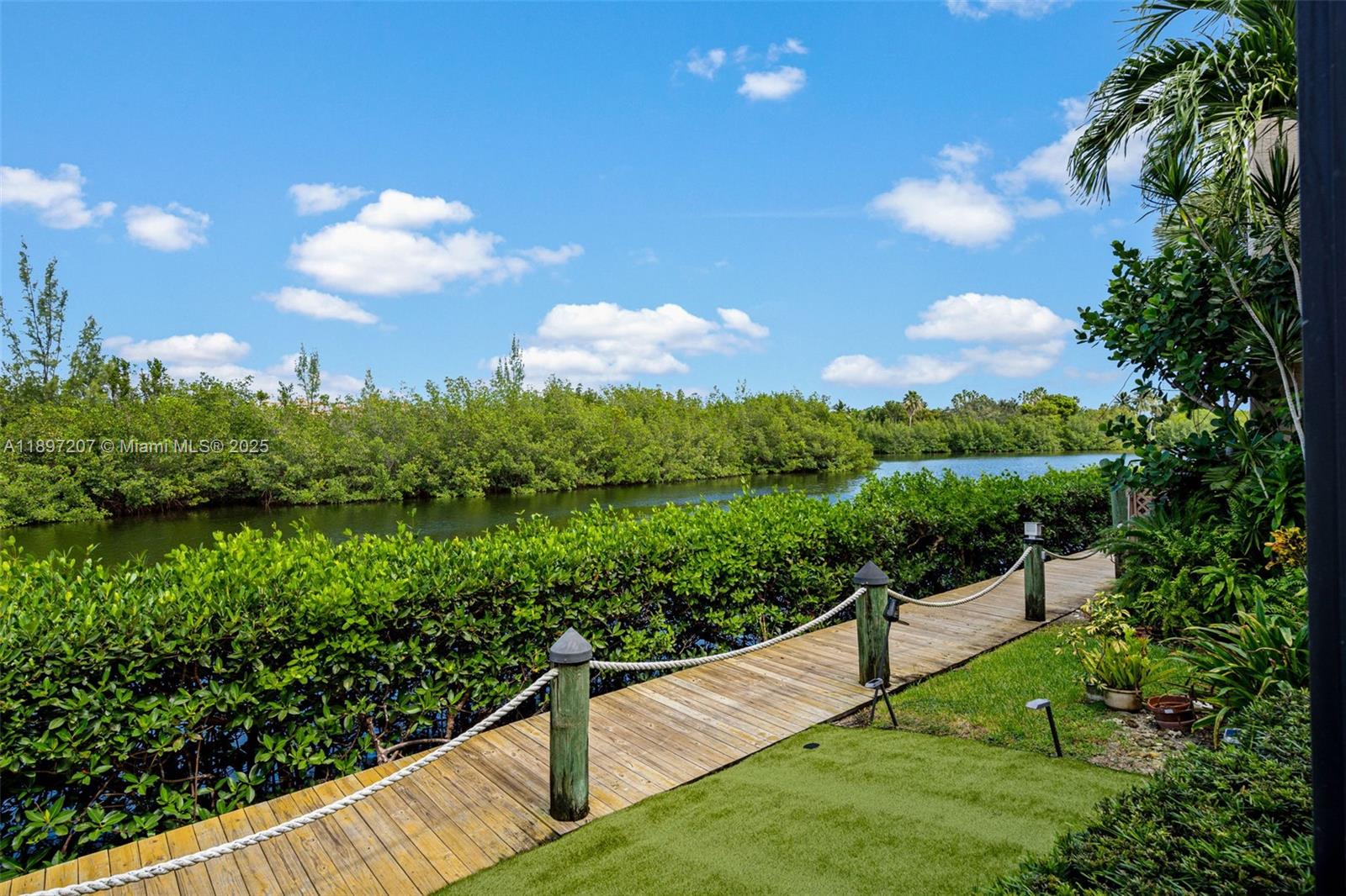 ROYAL HARBOUR YACHT CLUB - Residential Lease