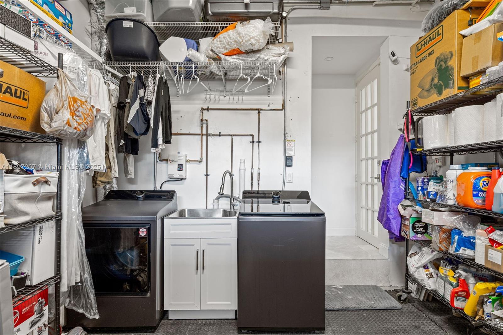 ROYAL HARBOUR YACHT CLUB - Residential Lease