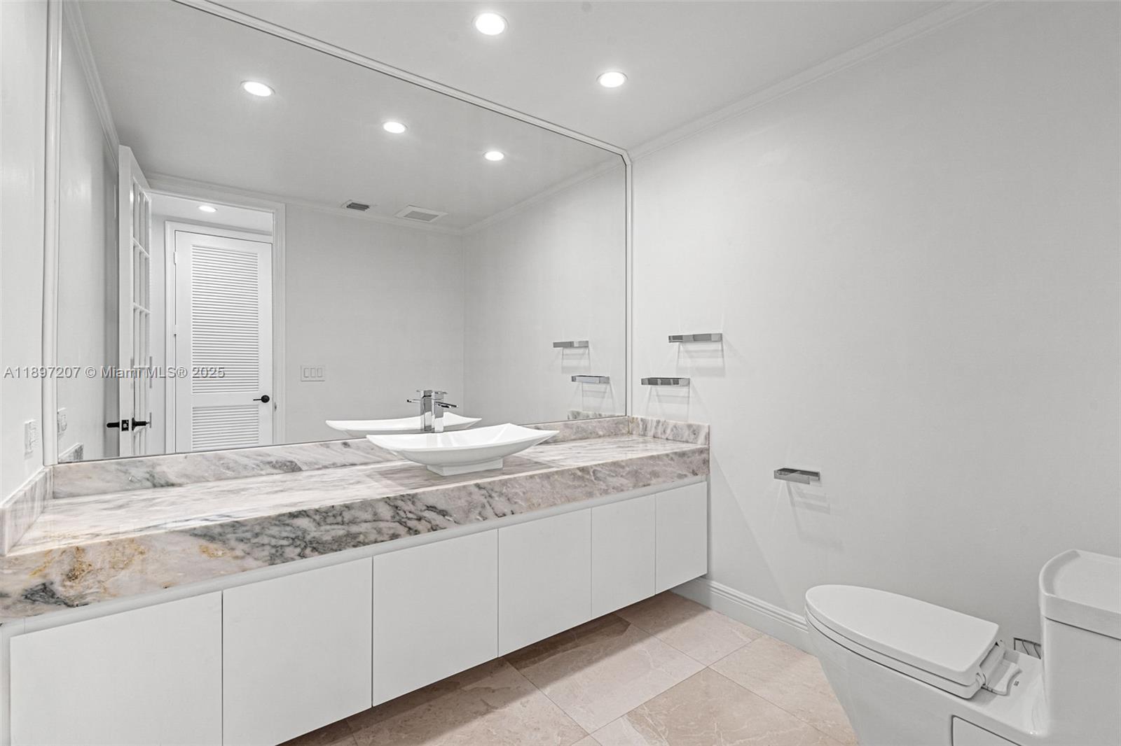 ROYAL HARBOUR YACHT CLUB - Residential Lease