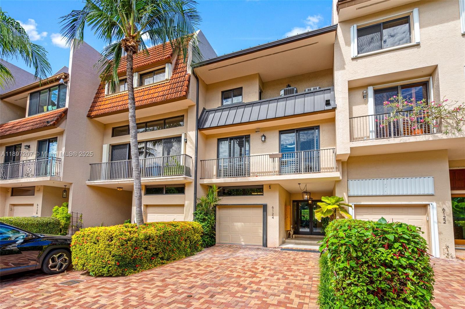 ROYAL HARBOUR YACHT CLUB - Residential Lease