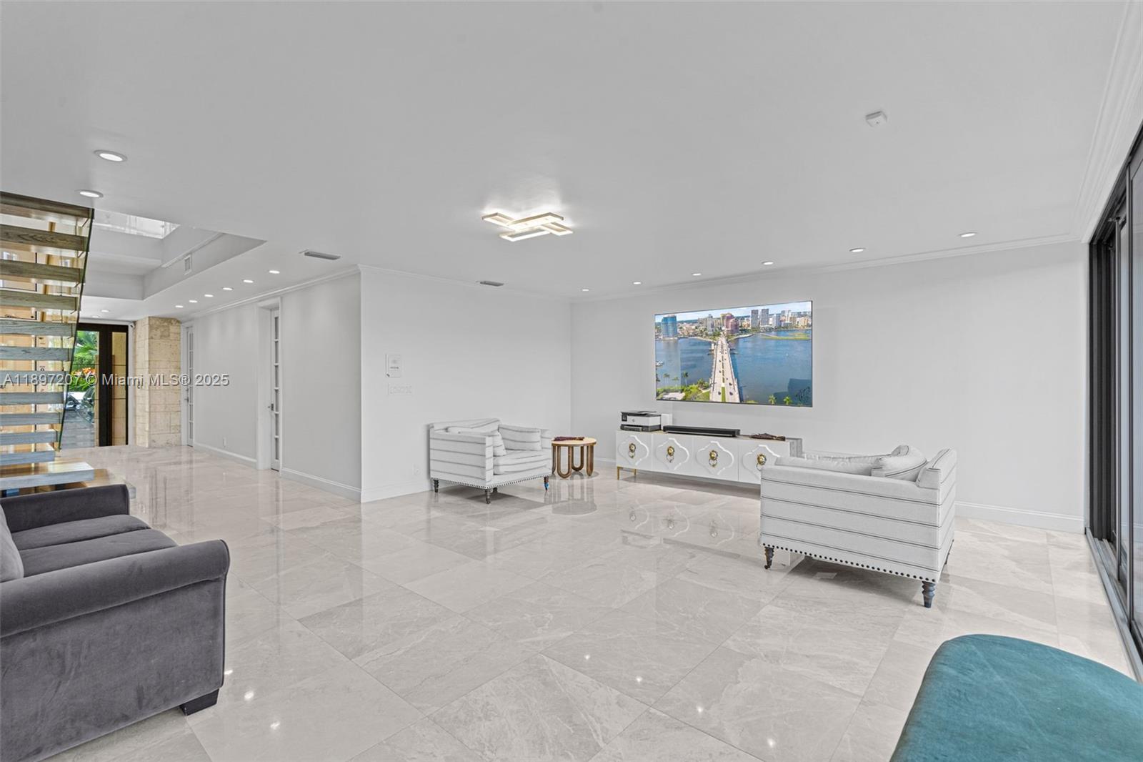 ROYAL HARBOUR YACHT CLUB - Residential Lease