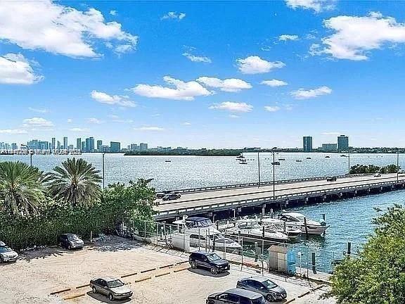 BAYSHORE YACHT & TENNIS C - Residential