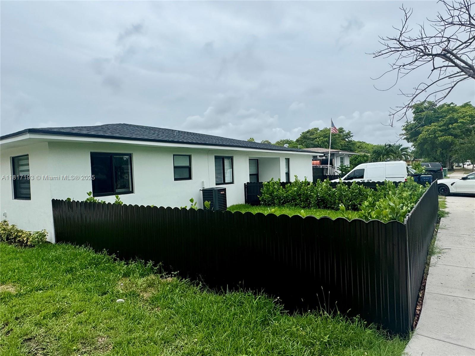 20640 Manta Dr 20640, Cutler Bay, Miami-Dade County, Florida - 2 Bedrooms  
1 Bathrooms - 