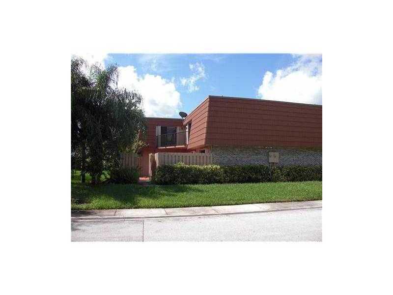 REMODELED UNIT, 2 BEDR, 2.5 BATH WITH A THIRD ROOM THAT CAN BE USED AS AN OFFICE, DEN OR BEDROOM, NEWER WOOD KITCHEN CABINETS WITH GRANITE TOP, ALL TILED ON FIRST FLOOR, LAMINATED WOOD ON SECOND FLOOR, FULL SIZE WASHER AND DRYER INSIDE, ACCORDION SHUTTERS . GREAT FAMILY ORIENTED COMMUNITY WITH POOL, TOT LOT, TENNIS COURT.
