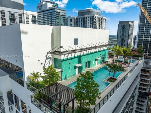 11 NE 6th 2901 Miami FL 33132