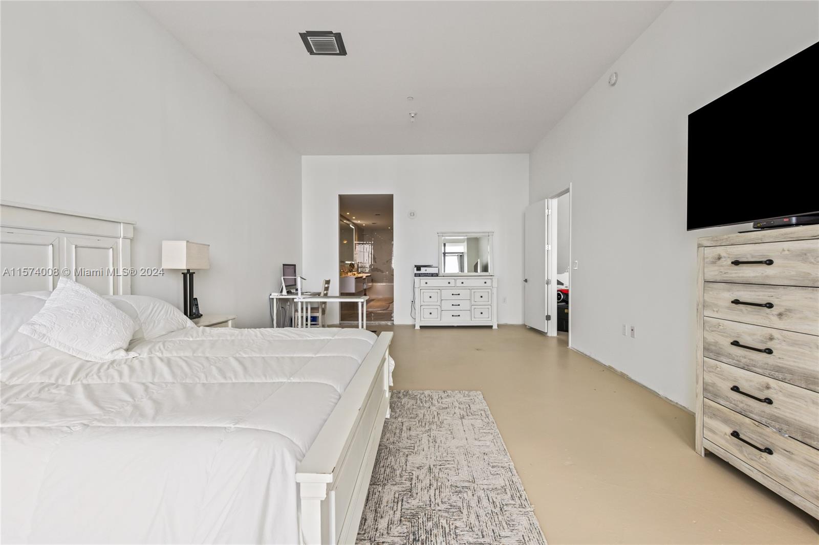 PRIVE CONDO - Residential