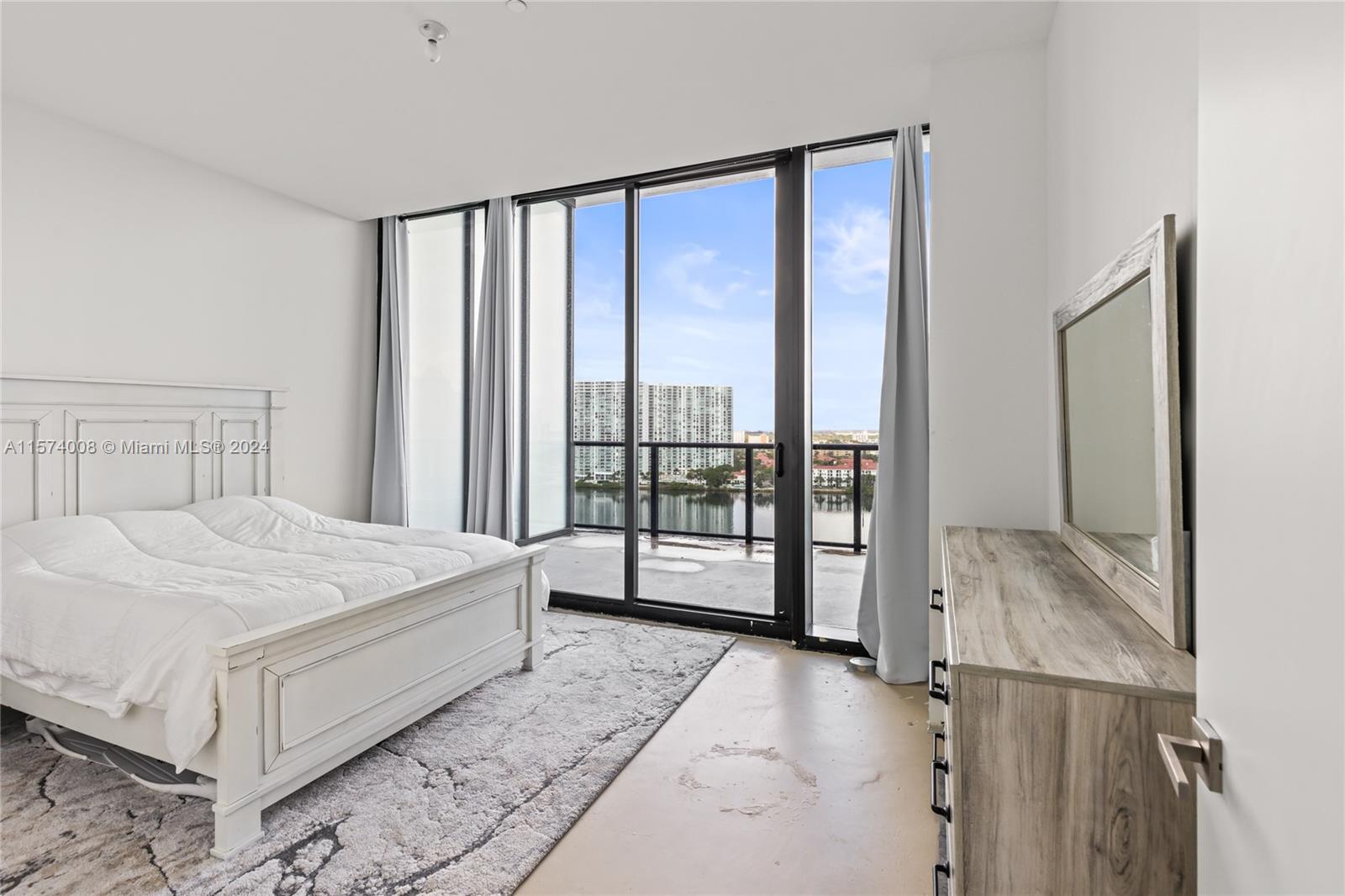 PRIVE CONDO - Residential