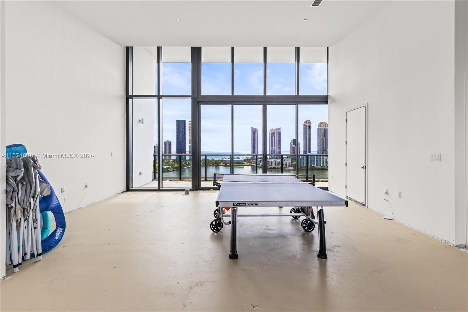 PRIVE CONDO - Residential