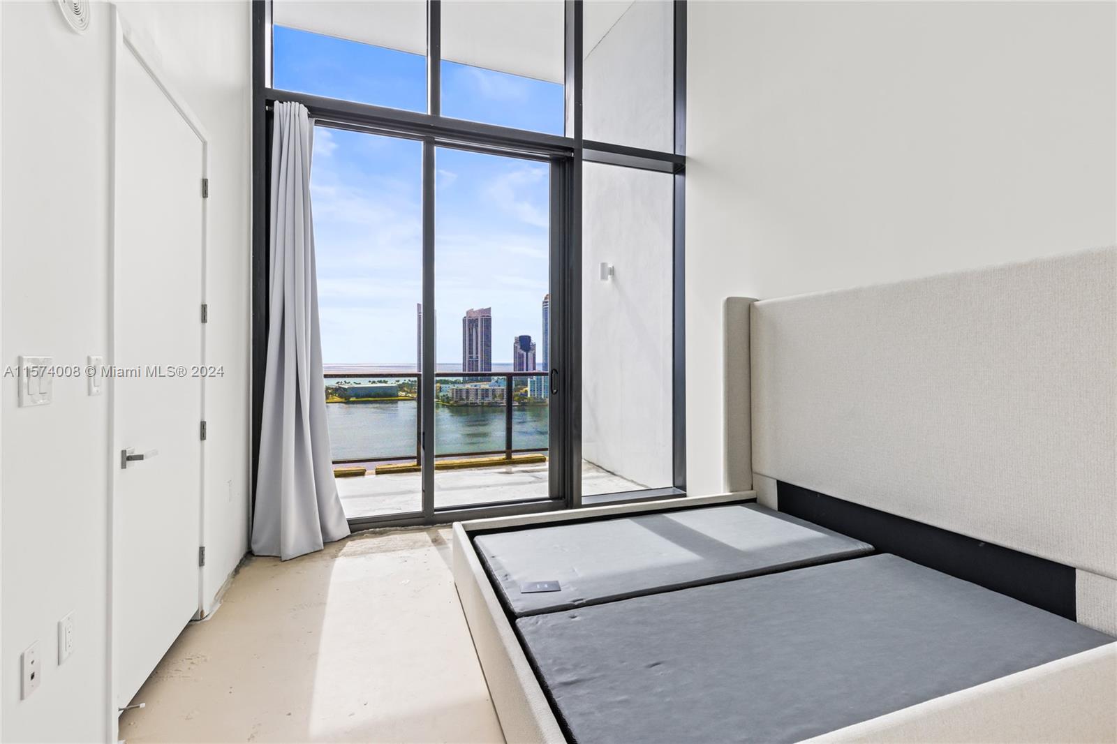 PRIVE CONDO - Residential