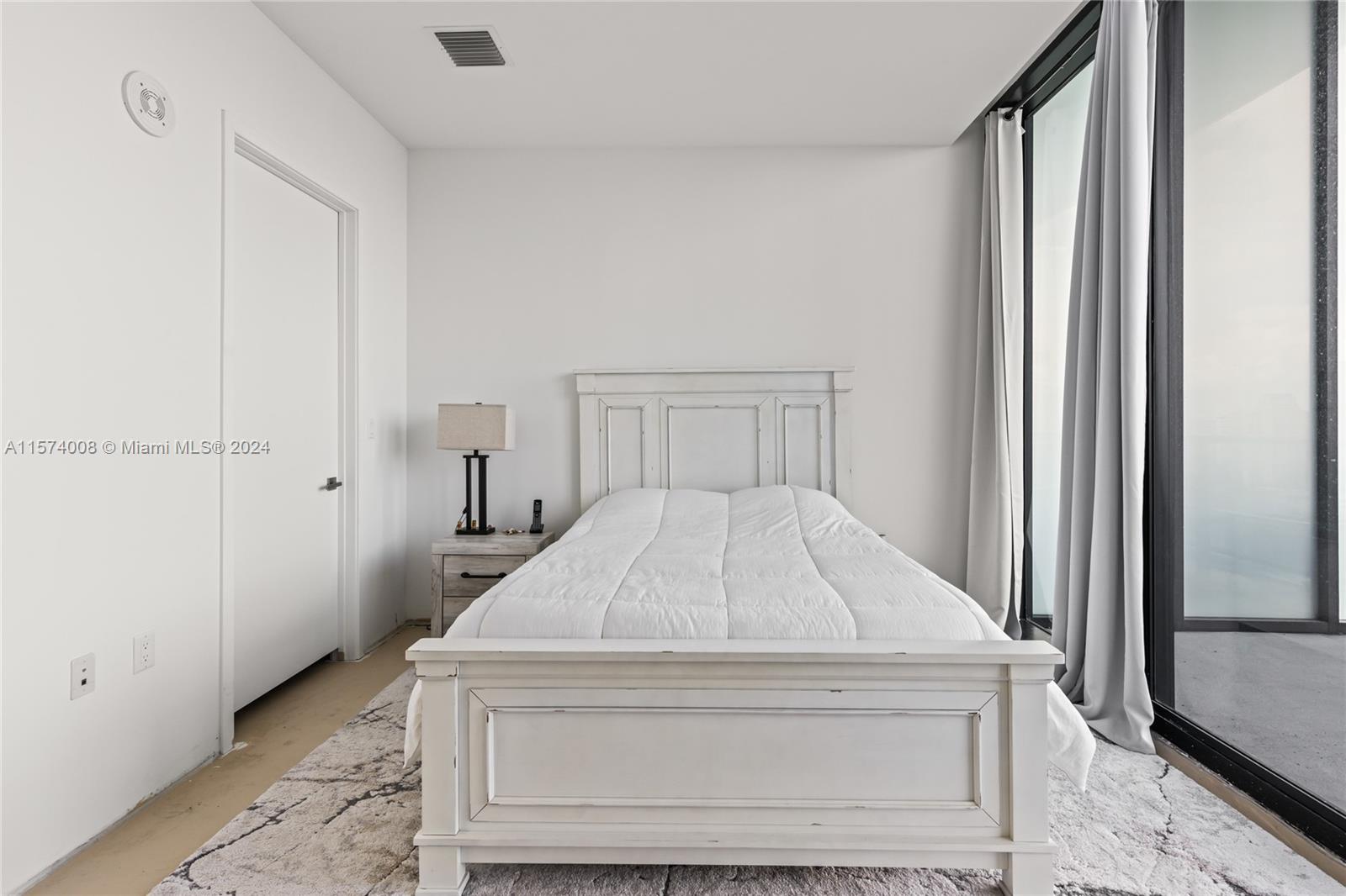 PRIVE CONDO - Residential