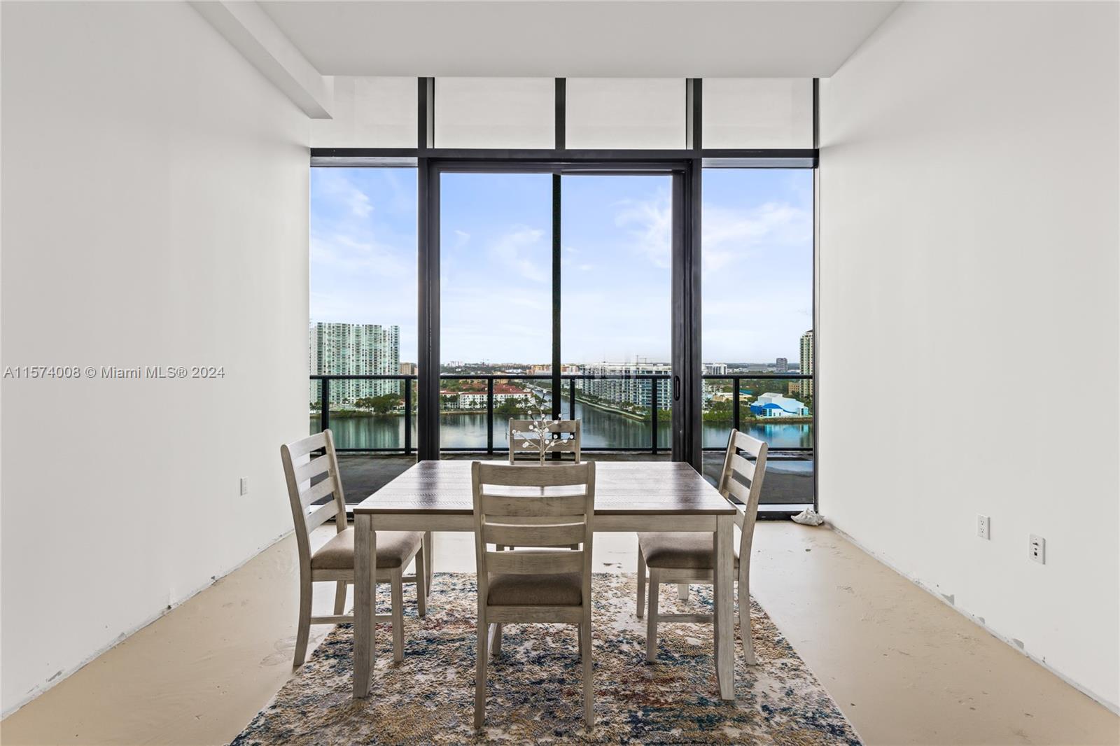 PRIVE CONDO - Residential