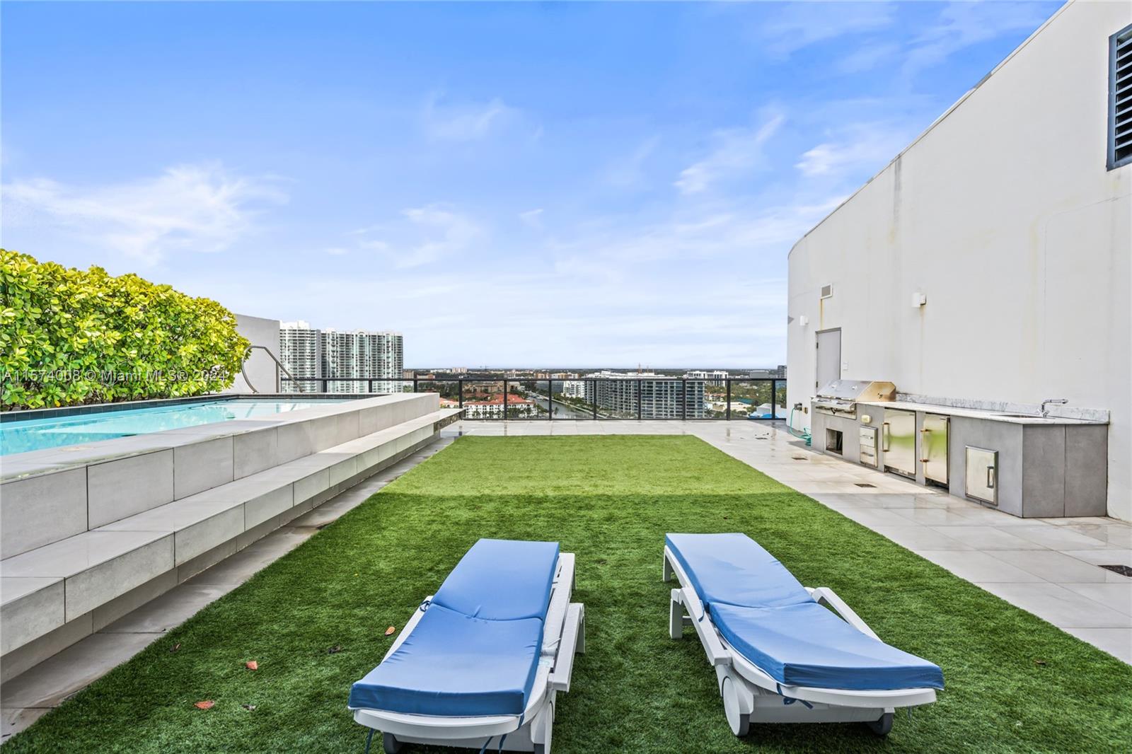 PRIVE CONDO - Residential