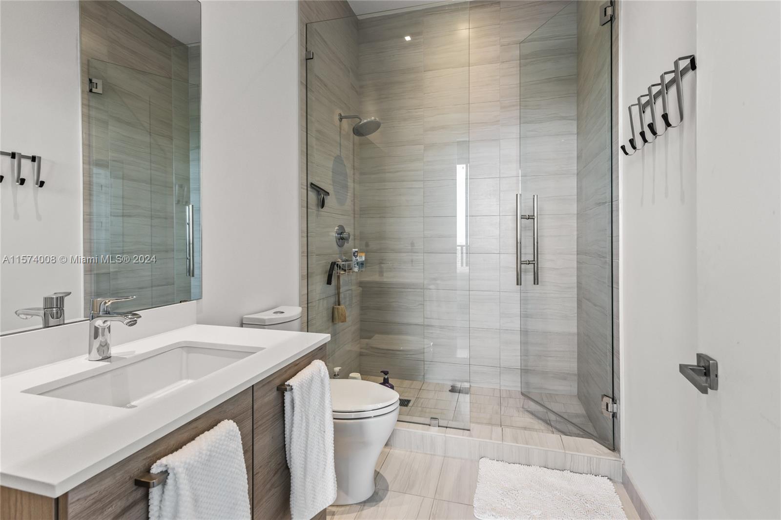 PRIVE CONDO - Residential