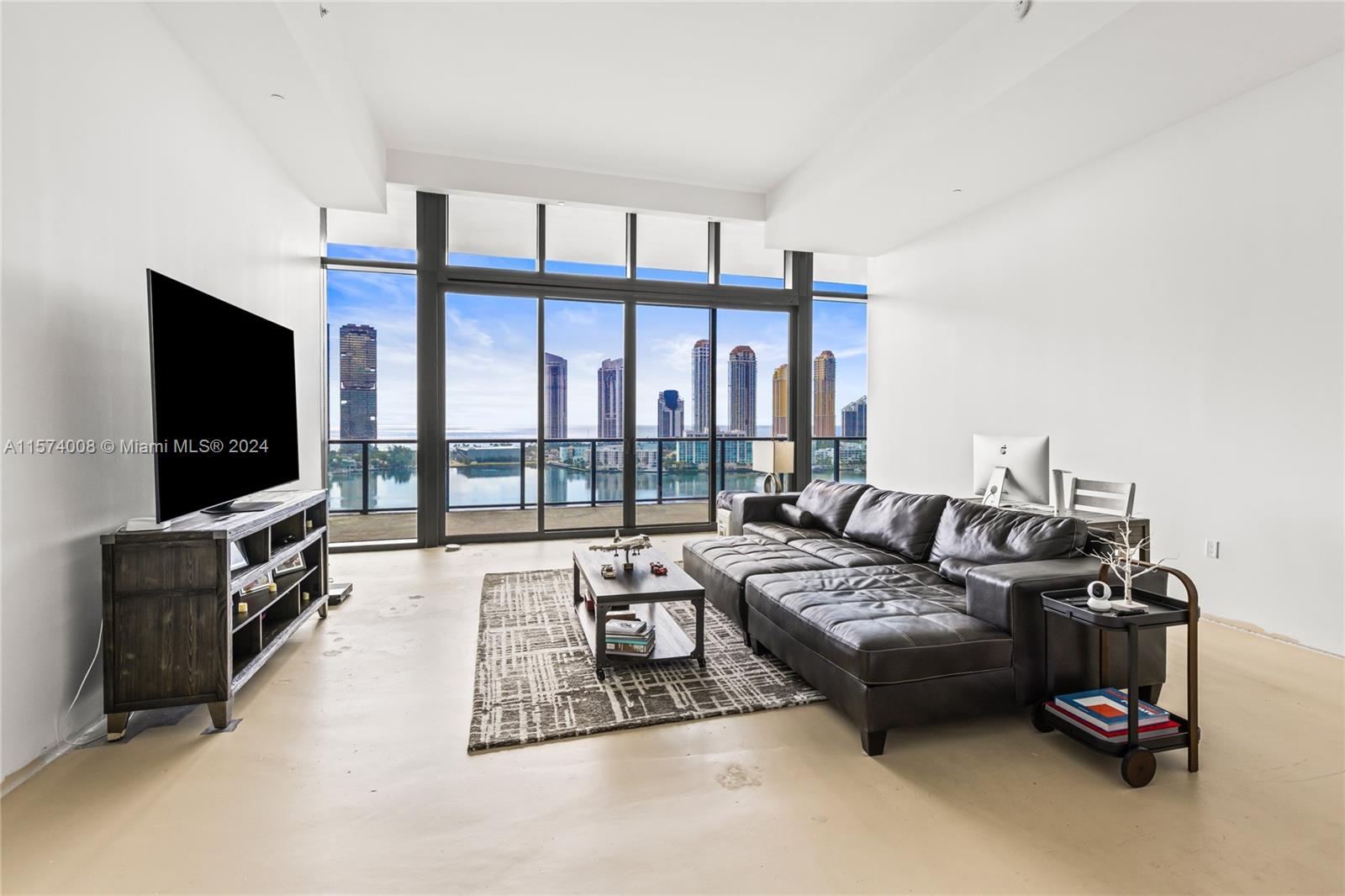 PRIVE CONDO - Residential