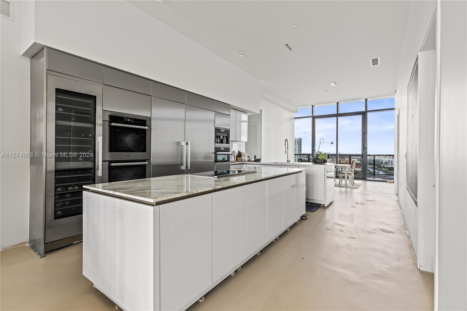 PRIVE CONDO - Residential
