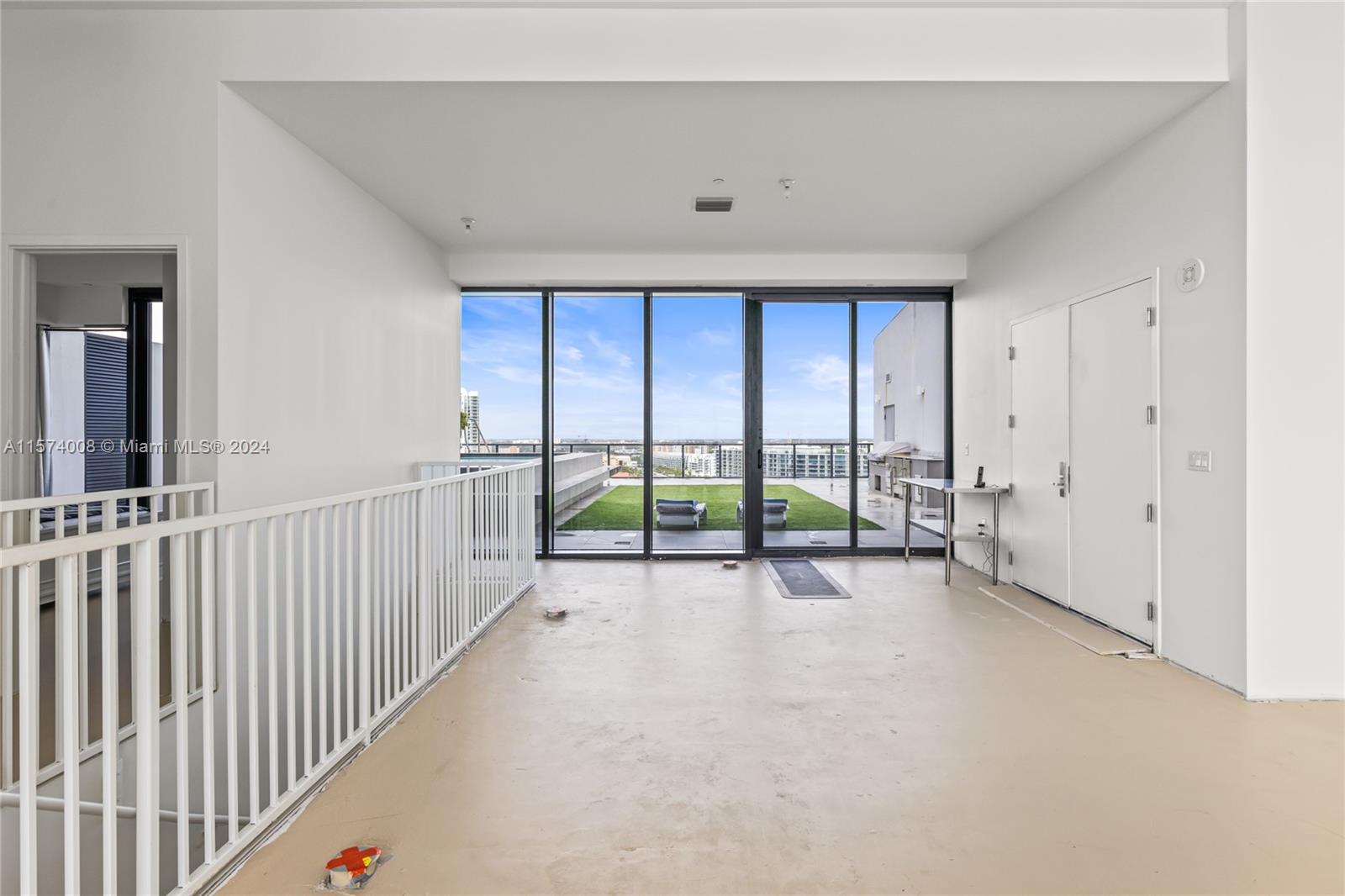 PRIVE CONDO - Residential