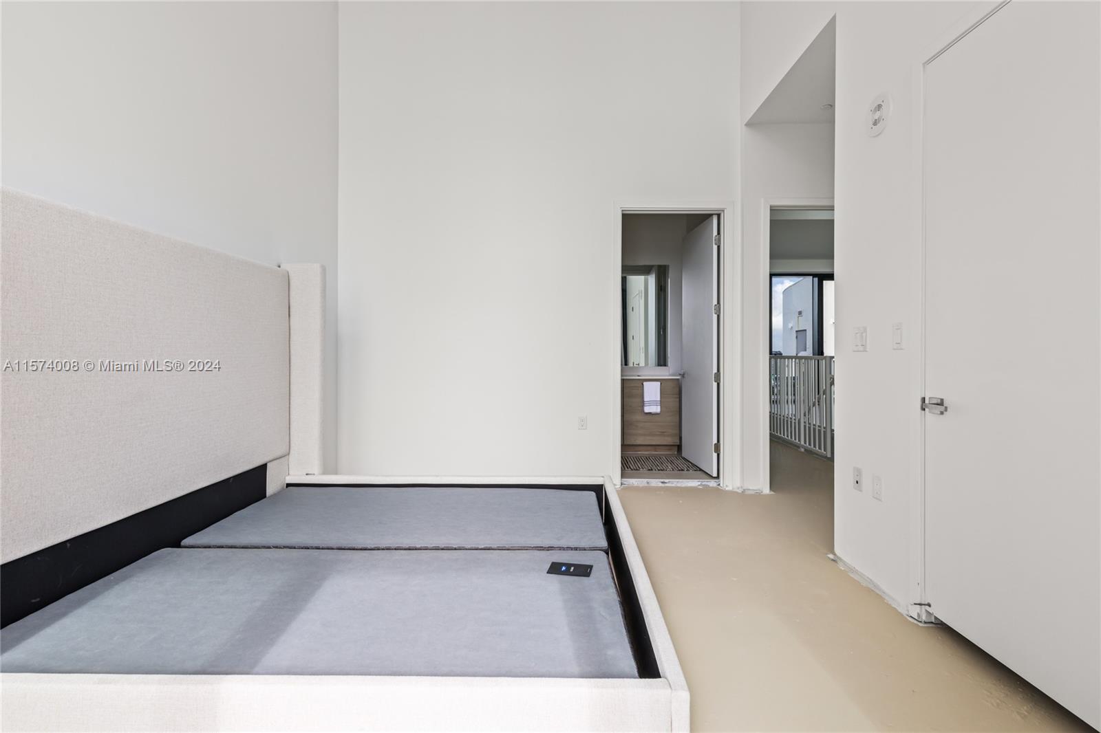 PRIVE CONDO - Residential