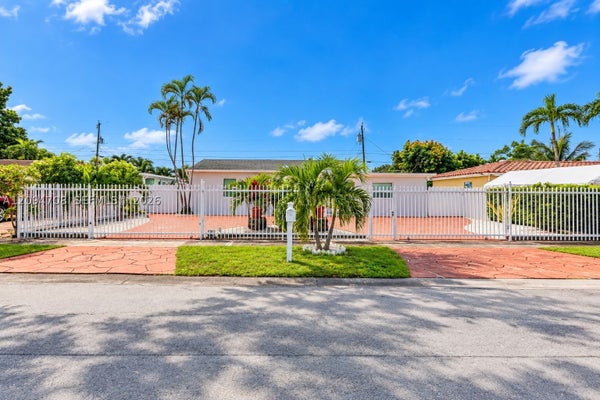 7280 SW 13TH ST, MIAMI, FL 33144 - Image 9de76e8eefd6152f3df21bde4dfad09c/4172655540
