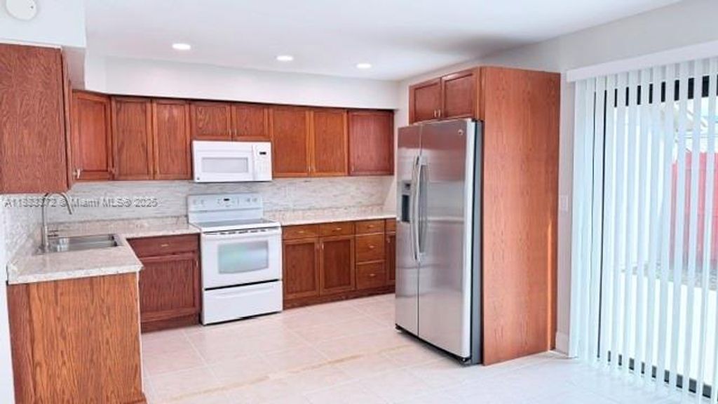 Photo of 811 Sandtree Dr #811, Palm Beach Gardens, FL 33403 (MLS # A11883372)