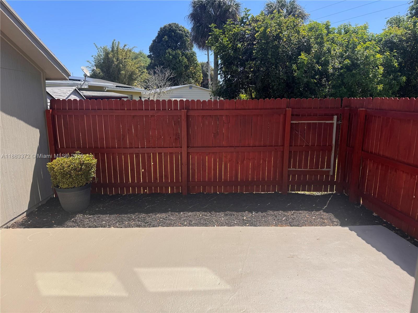 SANDTREE - Residential Lease
