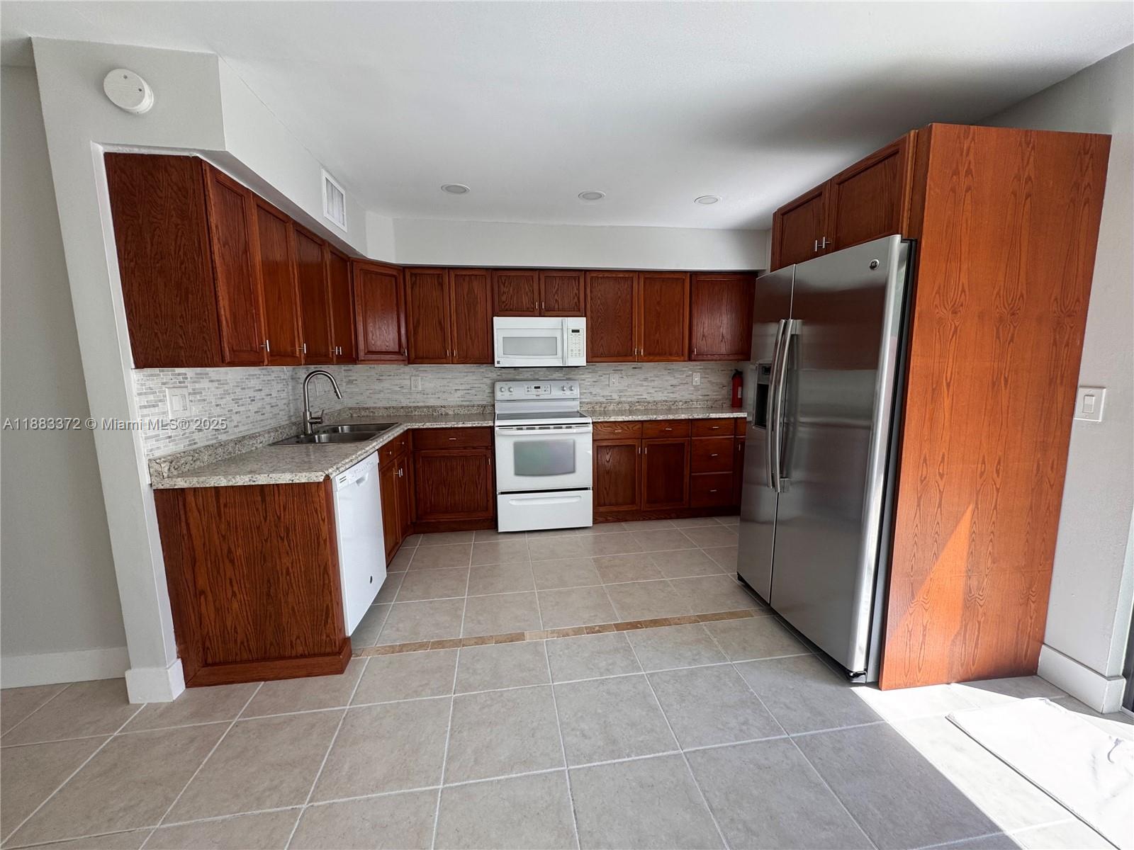 SANDTREE - Residential Lease