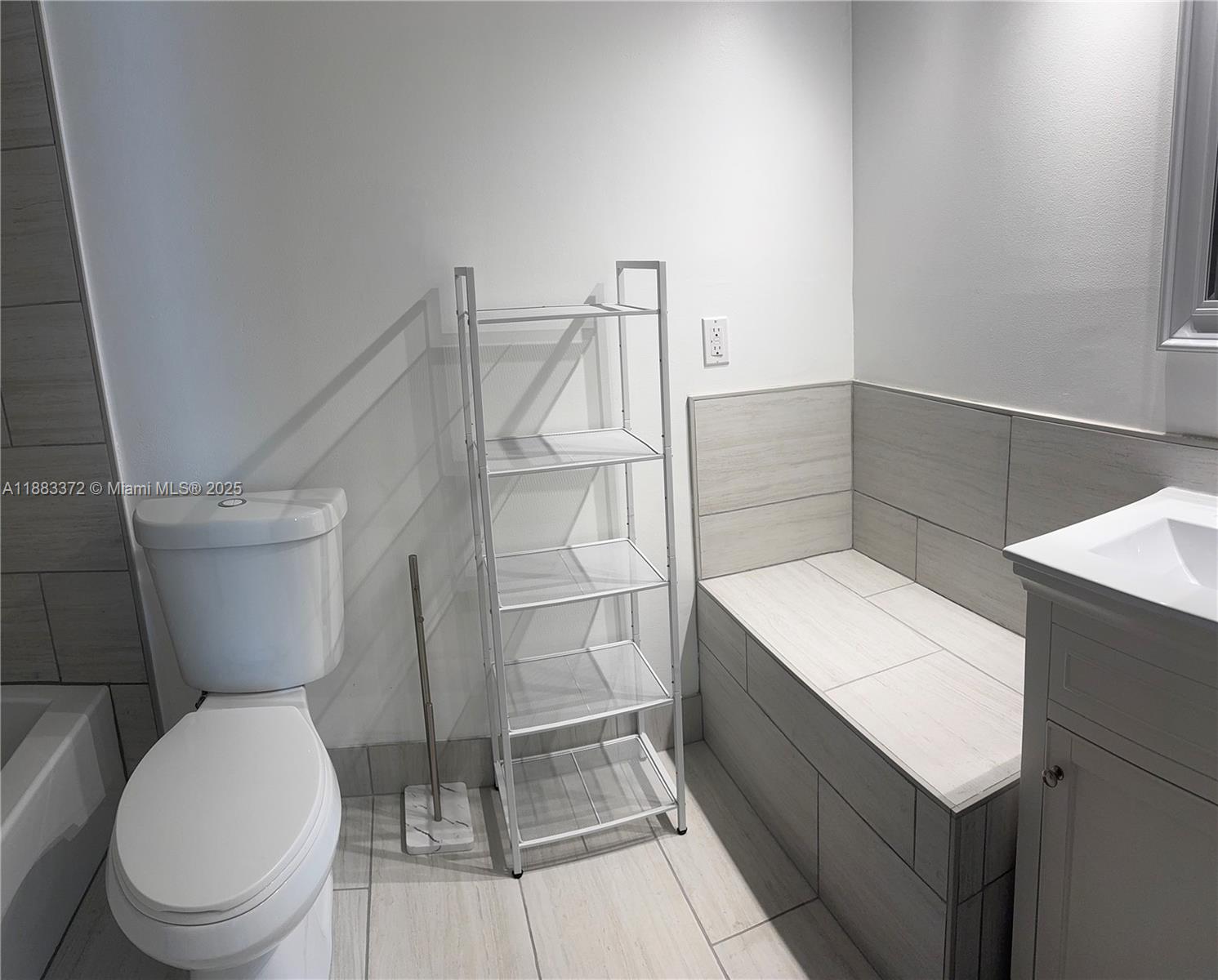 SANDTREE - Residential Lease