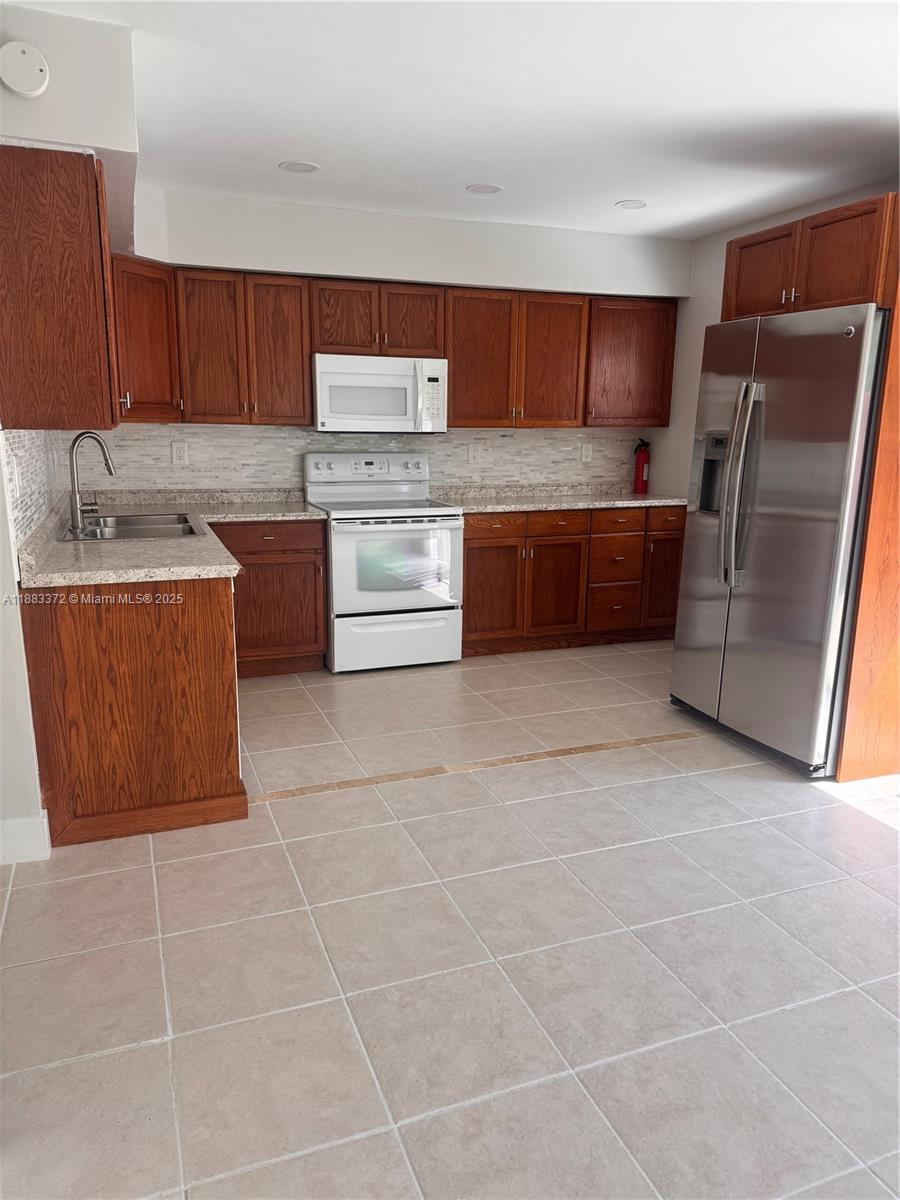 SANDTREE - Residential Lease
