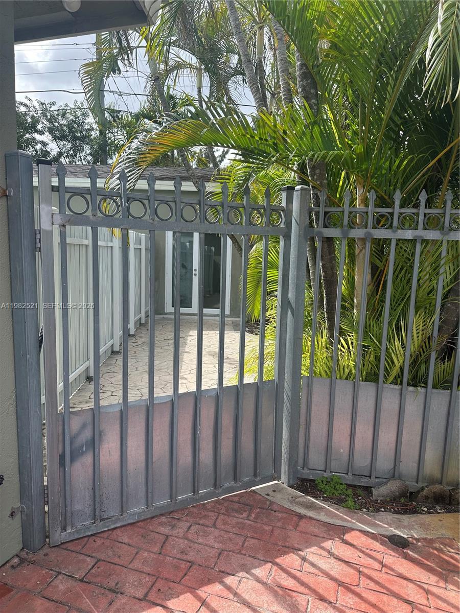 WESTWOOD LAKE 1ST ADDN - Residential Lease