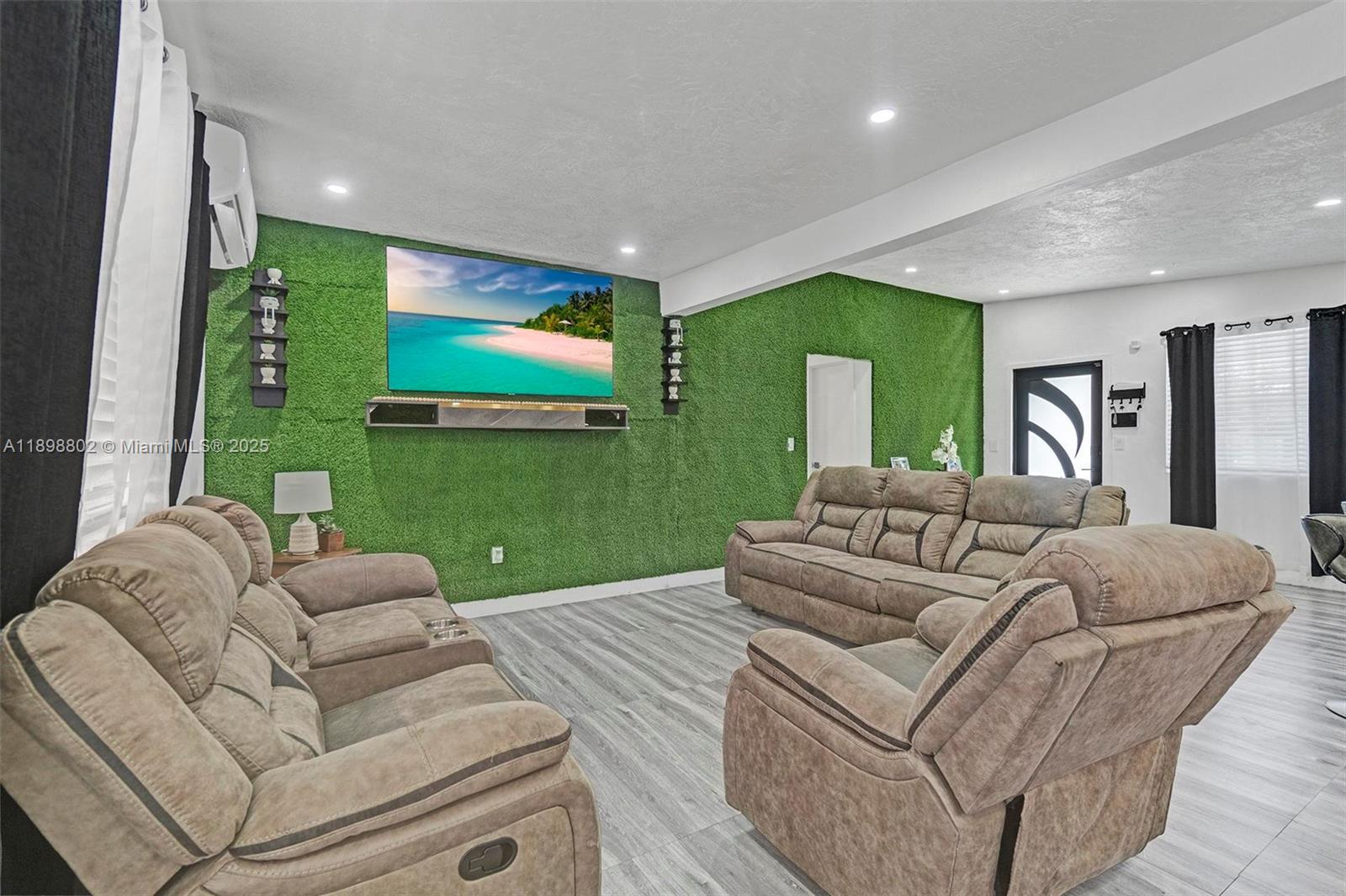 MIAMI GARDENS ESTATES SEC - Residential