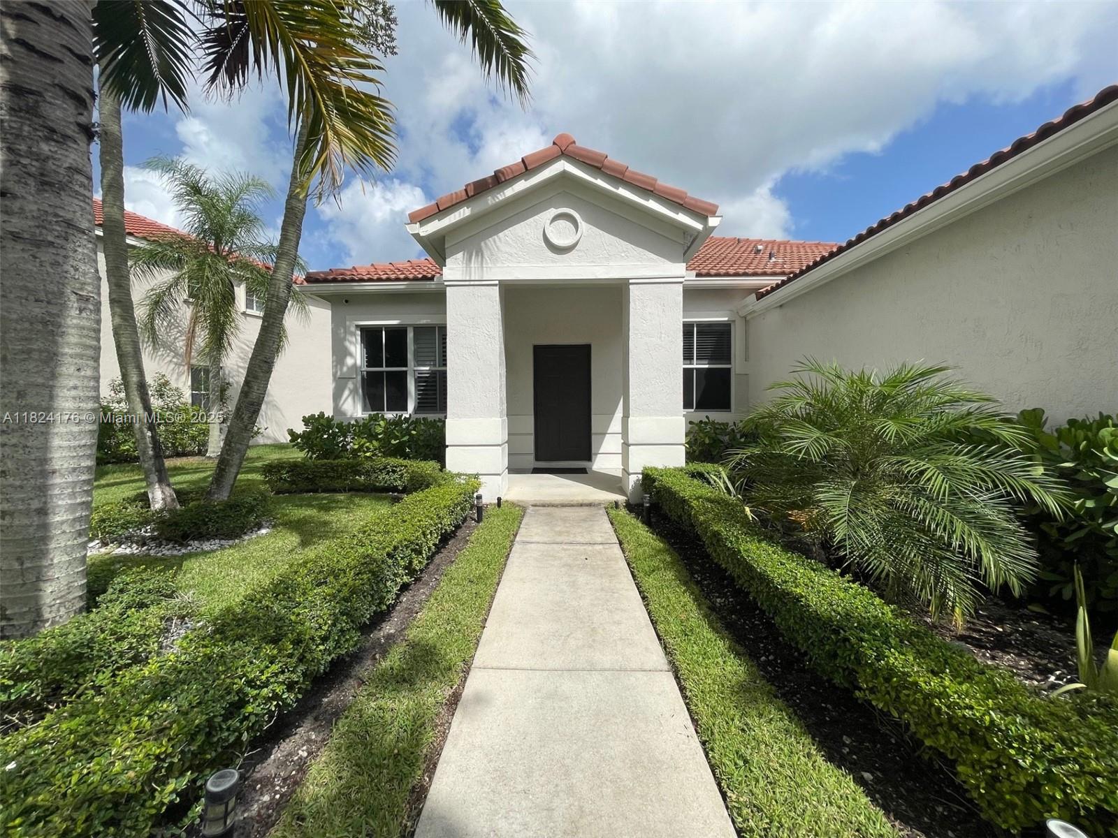 1087 Chenille Cir, Weston, FL, 33327/$965,000 4 1087 Chenille Cir