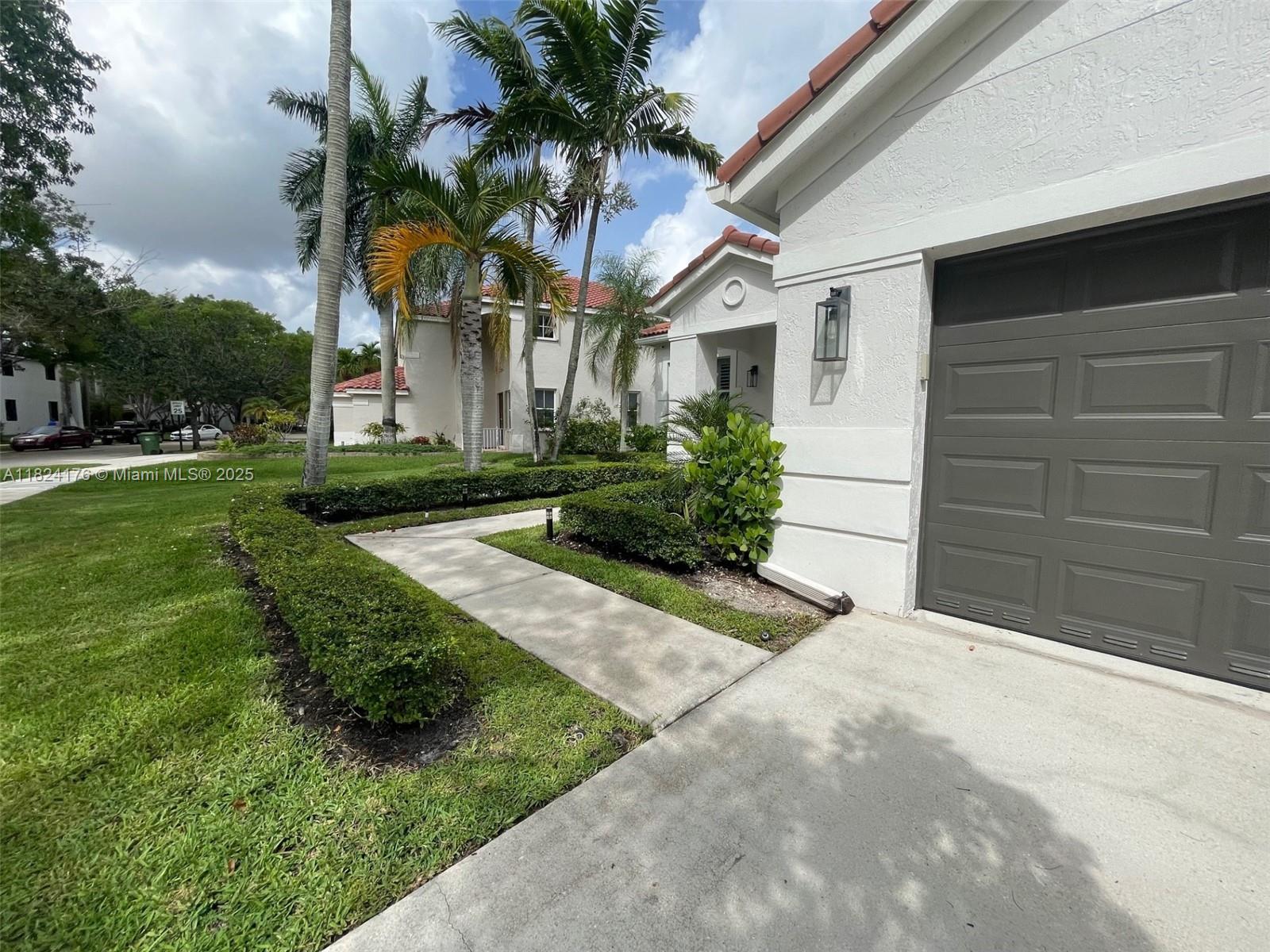 1087 Chenille Cir, Weston, FL, 33327/$965,000 3 1087 Chenille Cir
